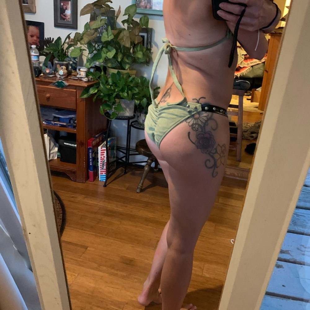 Velvet bikini - Picture 7 of 7